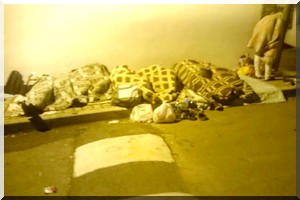  Les étudiants mauritaniens en Algérie passent leur première nuit devant l’ambassade de Mauritanie