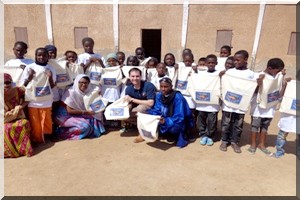 L’Ong AMAM offre un lot de fournitures scolaires aux élèves de l’école Taleb Abdallah de Riad [PhotoReportage]