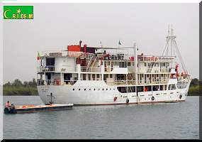 « Un navire féerique déambulant sur le fleuve… ». 