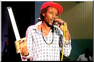 Cee Pee va lancer une opération de collecte de fournitures scolaires pour les jeunes issus des milieux défavorisés -  [Vidéo]