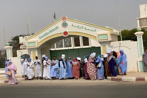 Les créanciers de Cheikh Ridha manifestent devant le Parlement et interpellent les députés sur leur calvaire
