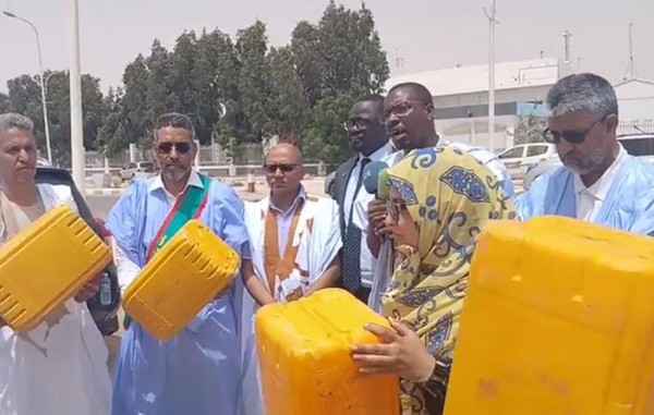 Crise de l’eau potable : l’opposition exige la démission de la ministre de l’Hydraulique, des citoyens manifestent devant la SNDE