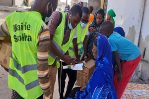Sebkha : La Mairie et les jeunes distribuent des kits pour la prévention du covid 19 [REPORTAGE]