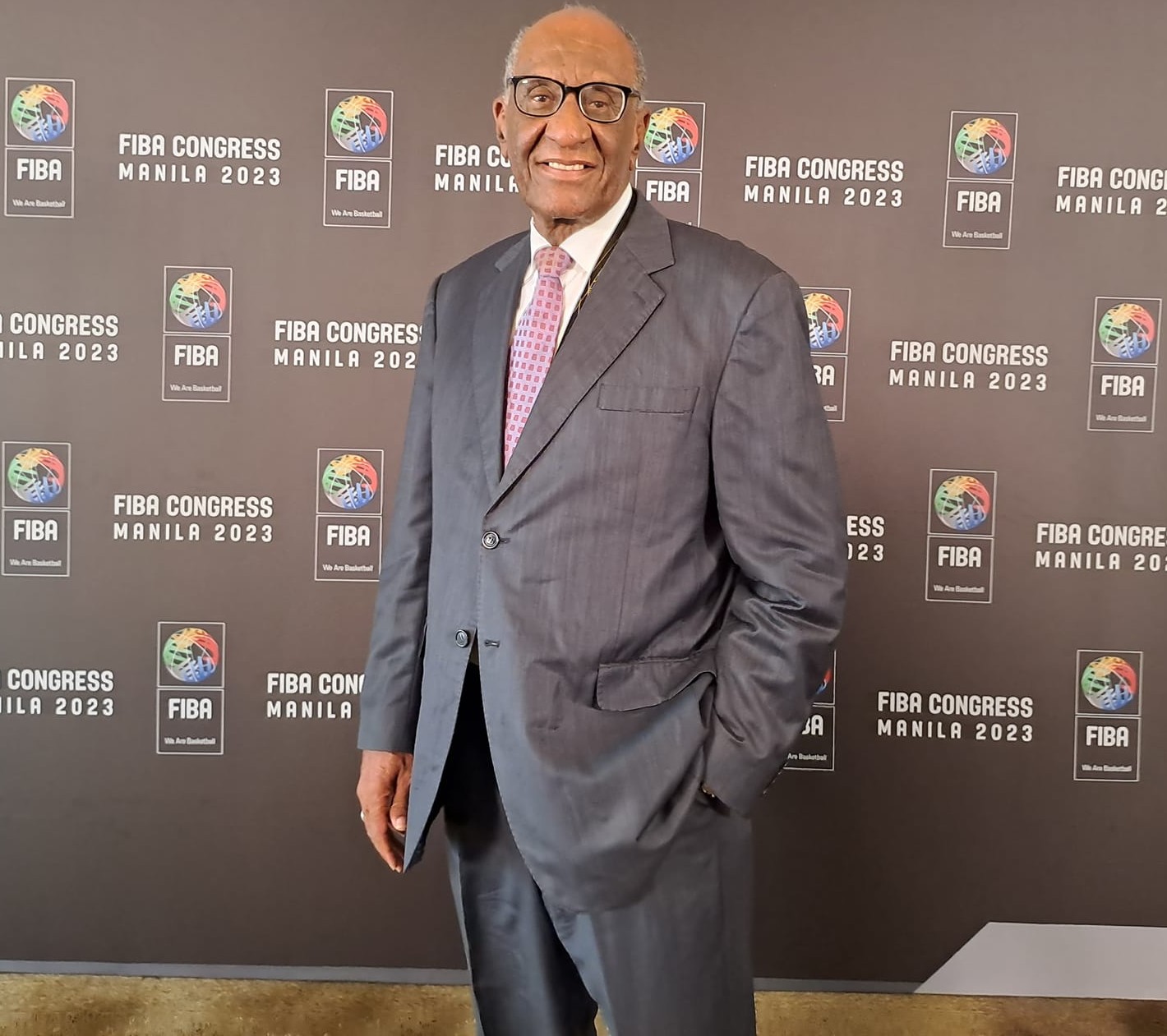  Prix FIBA du mini basket à la FBBRIM : le président du CNOSM félicite Youssouf Fall, président de la FBBRIM 