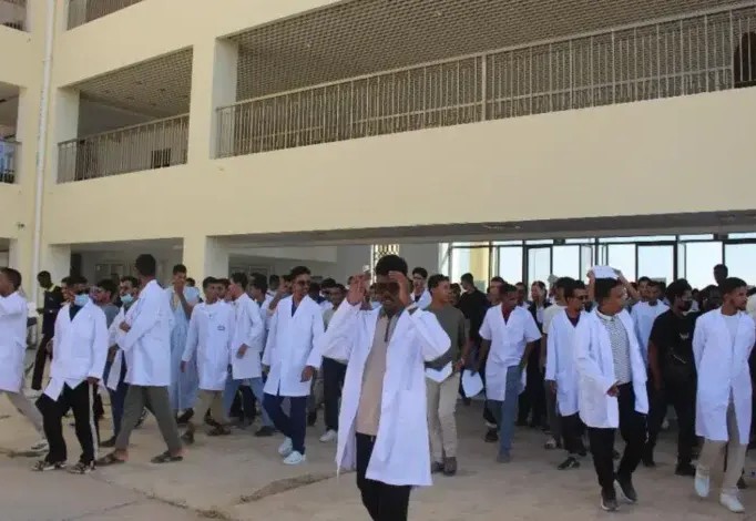 La grève des étudiants de la faculté de médecine suspendue grâce à une médiation de médecins mauritaniens 
