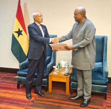 Le ministre de la Défense remet un message écrit du président de la République à son homologue ghanéen