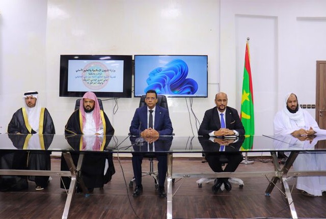 Le ministre des Affaires islamiques reçoit l’imam de la Mosquée du Prophète (PSL)