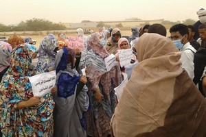 Les créanciers de Cheikh Al-Rida manifestent conjointement avec sa citation à comparaître devant le tribunal