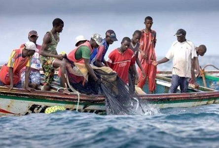 Le Gabon veut nationaliser la pêche maritime artisanale, contrôlée à 86 % par des acteurs étrangers 