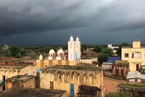 Evacuation de 43 familles du village de Arra assiégées par les torrents vers des zones sûres