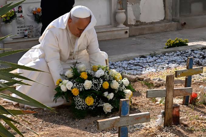 À Lampedusa, le pape Léon XIV exhorte l'Europe à agir davantage pour protéger les migrants