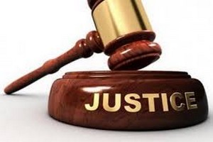 La police traduit une bande d’étrangers accusée de vol en justice