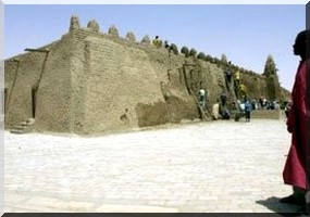 Mali: des islamistes d'Aqmi profanent le mausolée d'un saint à Tombouctou