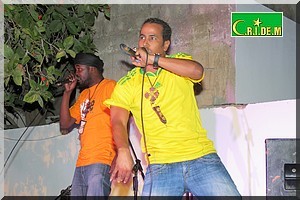 Le Groupe Eoulad Leblad critique dans un nouveau clip, des ministres, des parlementaires et des hommes d’affaires